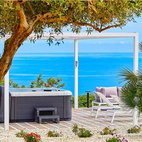 2 bedroom villa with jacuzzi & sea views, near Castellammare del Golfo, sleeps  4-5